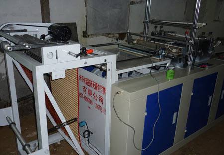 電腦熱封冷切制袋機