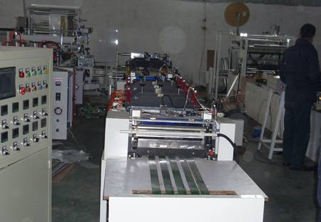 夾鏈自封袋制袋機(jī)拉鏈袋制袋機(jī)