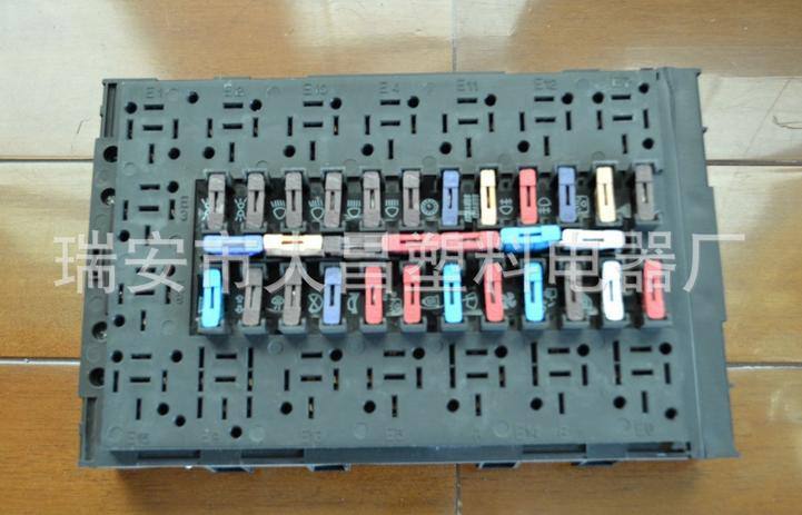 依維柯 接線盒總成 中央控制盒