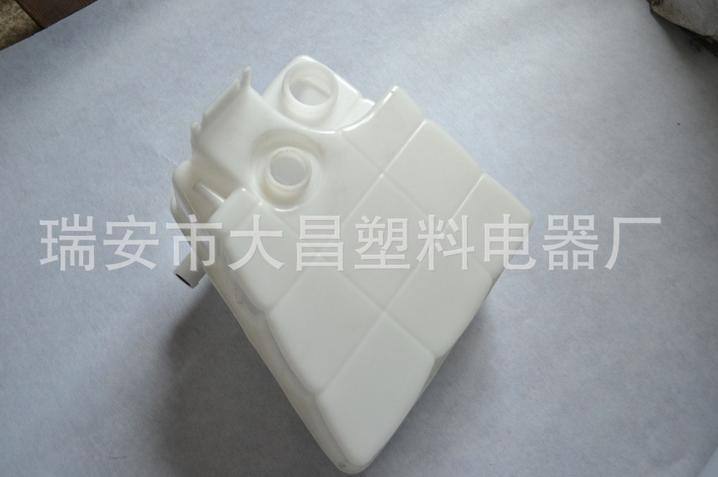 依維柯付水壺 優(yōu)良品質(zhì) 防凍夜壺 膨脹壺 汽車配件