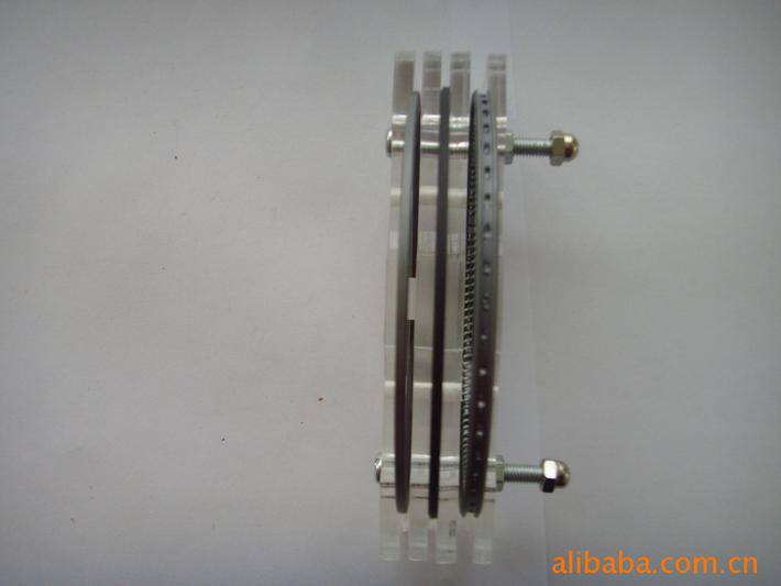 供應奔馳170，180，319,405 406 Unimog車型活塞環