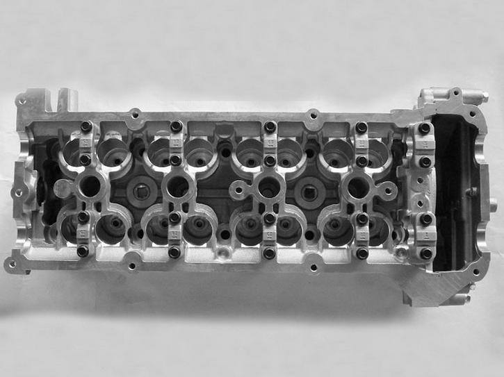 Nissan D22 KA24 KA24DE 11040-VJ260 尼桑汽缸蓋