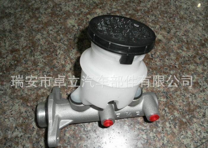 供應五十鈴皮卡液壓制動總泵/剎車總泵