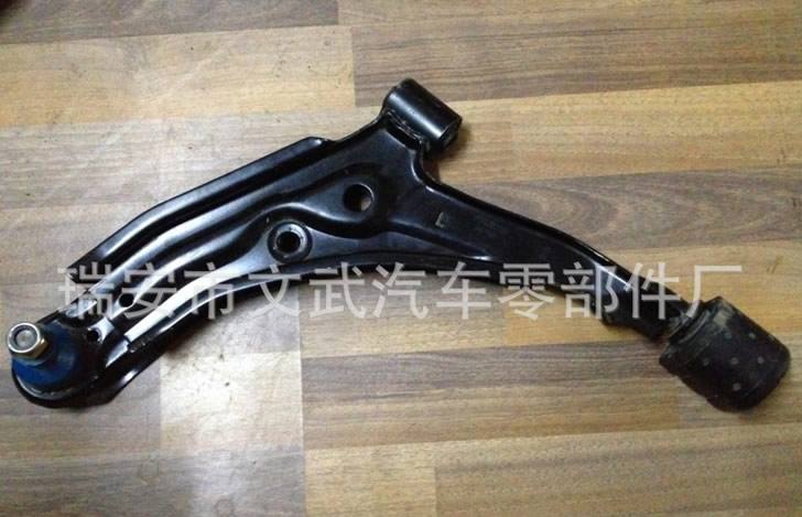 尼桑陽光N15/B14下懸掛/控制臂/擺臂/懸掛臂54500-0M010 R/L