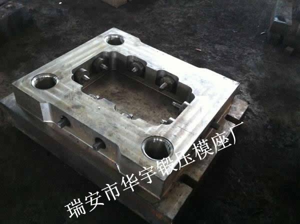 通用型三柱上模架