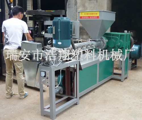 PVC硬塑回收造粒機3