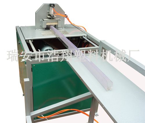 型材管材全自動(dòng)切料機(jī)2