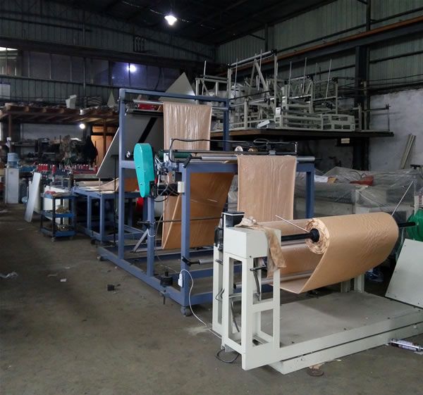 牛皮紙氣泡膜制袋機