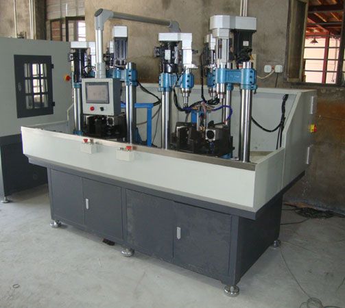 摩托車剎車泵、下泵、鉆、平面、攻絲、雙轉(zhuǎn)盤、8工位專機(jī)