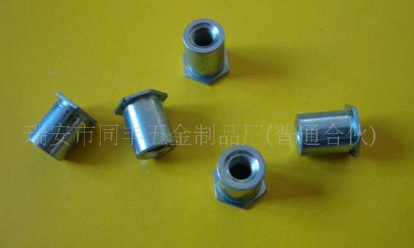 鐵鍍藍(lán)白鋅BSO壓鉚螺母柱 盲孔壓鉚螺柱BSO-M3-7 非標(biāo)定做