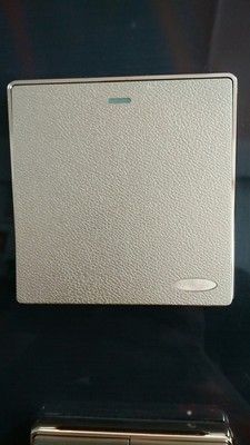 西蒙爾A15墻壁開關(guān)插座金色大板五孔插座