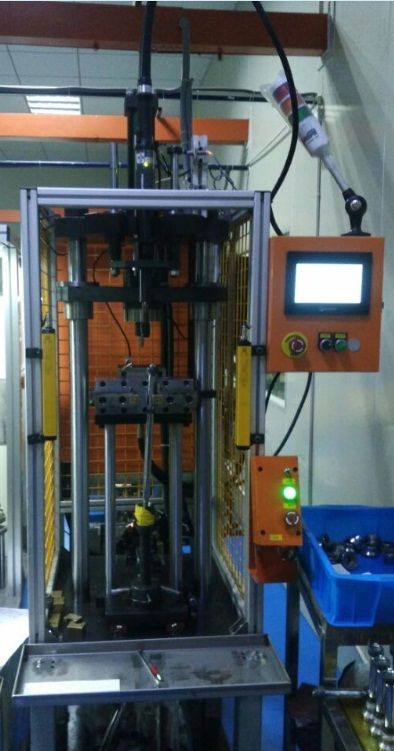 復(fù)原螺母扭鉚機(jī)