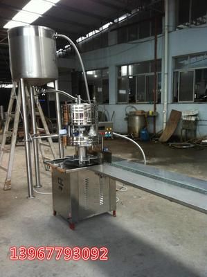 12頭半自動萬能液體定量灌裝機啤酒白酒飲料果汁酒類瓶子灌裝機器