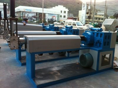 PE塑料造粒機(jī) 聚乙烯塑料造粒機(jī)
