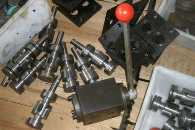 漁船配件，液壓油汞換向閥.油泵離合器.收網(wǎng)機(jī)配件.起網(wǎng)機(jī)配件