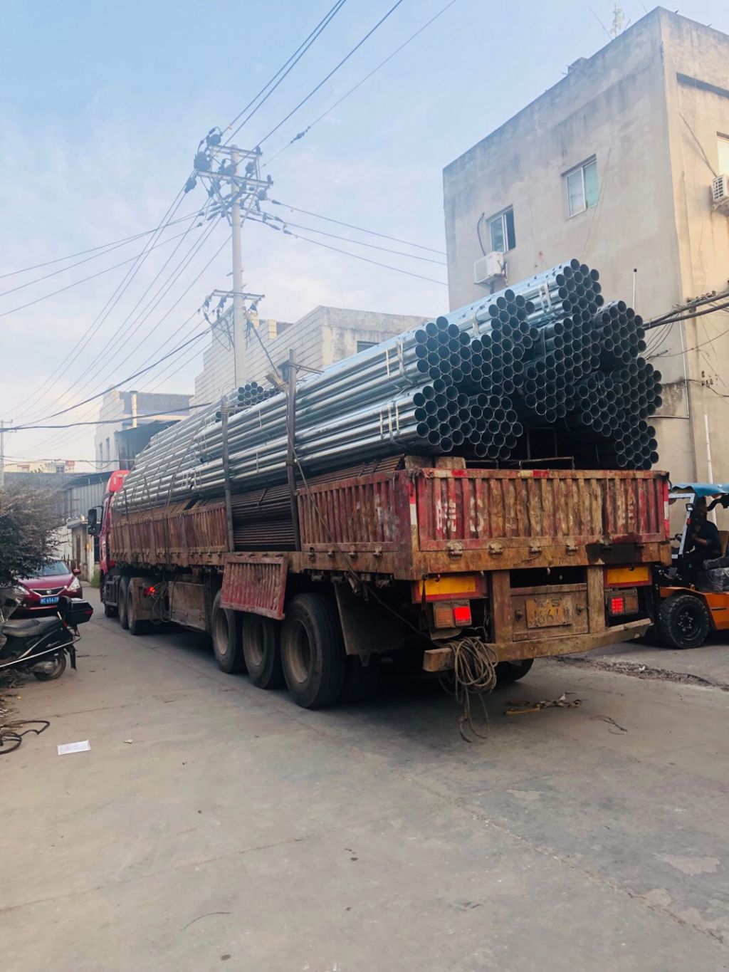 批發銷售圓鋼、無縫管、熱鍍鋅方矩管、熱鍍鋅圓管、焊管、角鋼