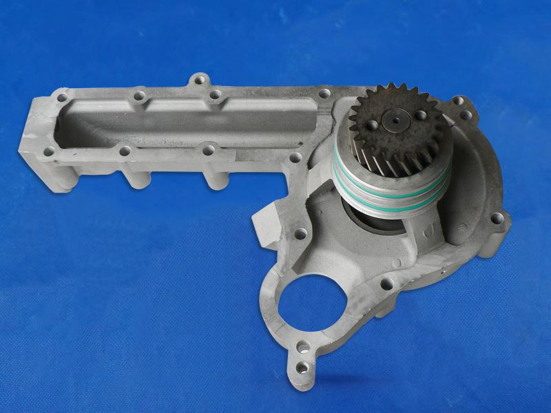 道依茨BFM1015 水泵 OE：02931060