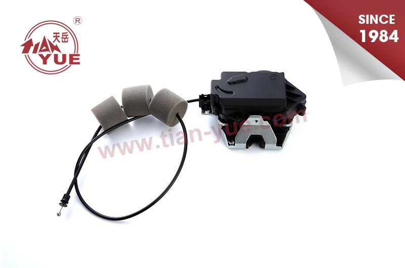 MERCEDES-BENZ E7-001 尾門鎖